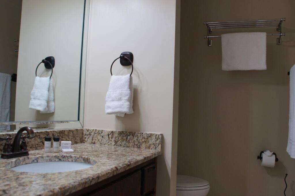 Charming Townhome Shoreline Towers Short Walk To The And Pool Destin