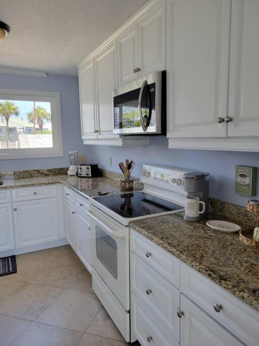 Charming Townhome Shoreline Towers Short Walk To The And Pool Holiday home *