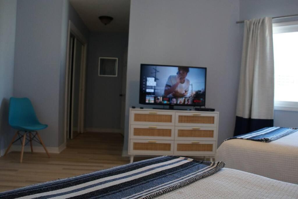 Charming Townhome Shoreline Towers Short Walk To The And Pool Holiday home