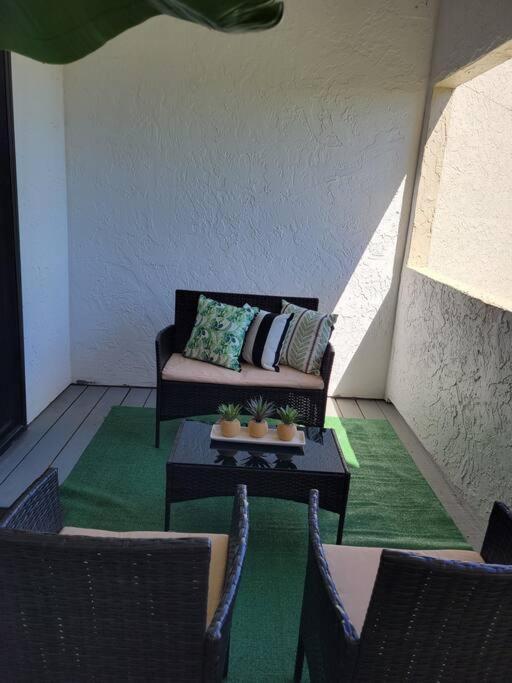 Charming Townhome Shoreline Towers Short Walk To The And Pool *