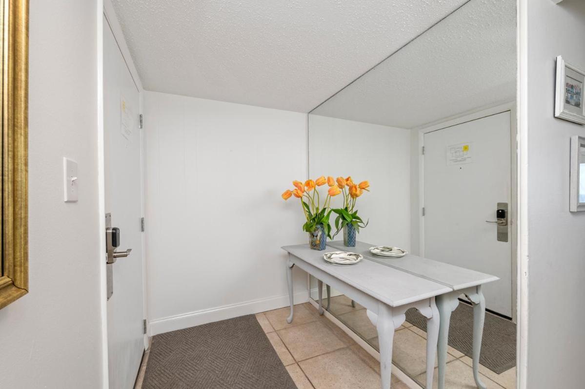 2036 - Shoreline Towers Beachfront Free Setup Holiday home Destin