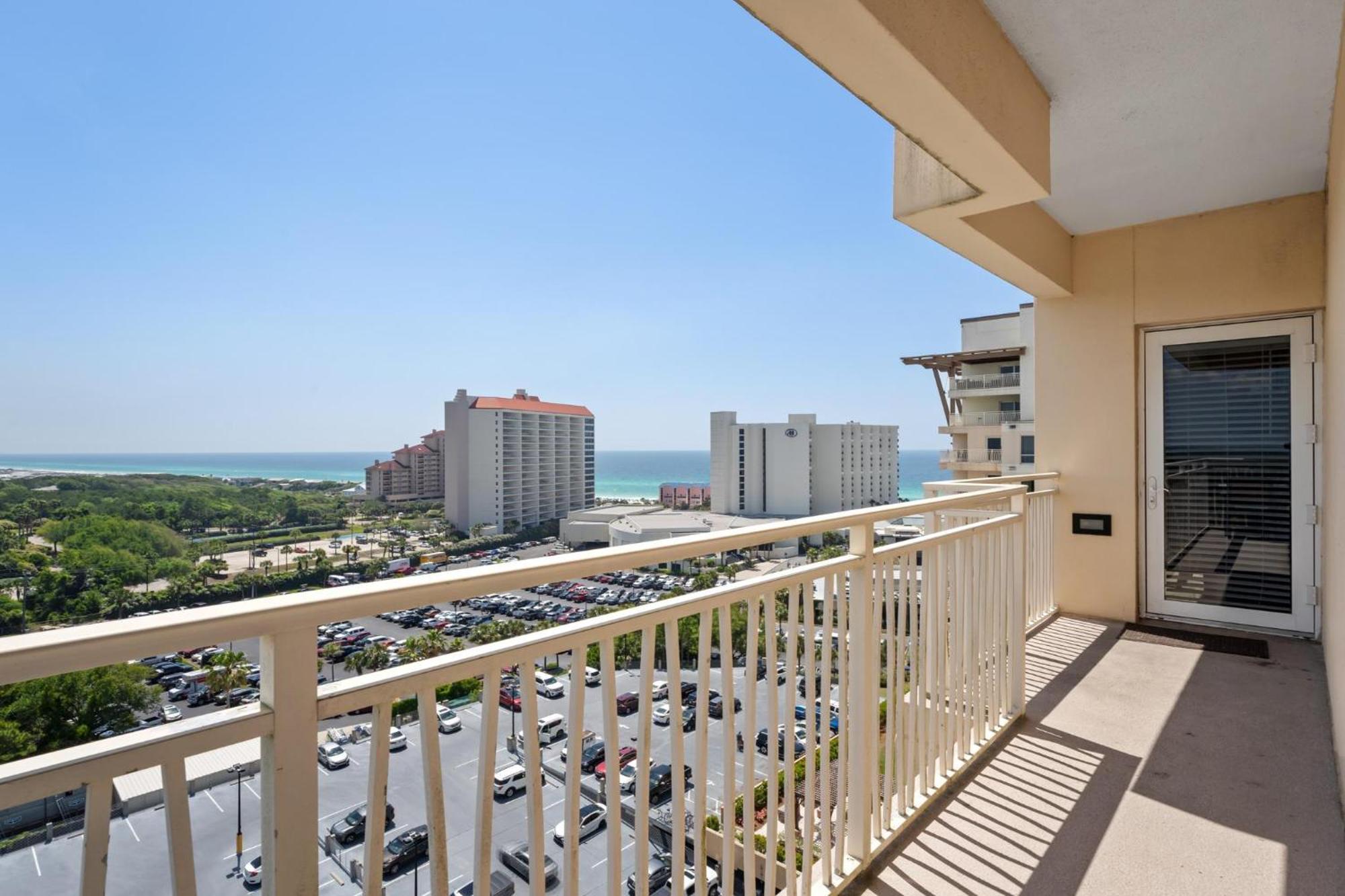 Luau I 7009 * Destin