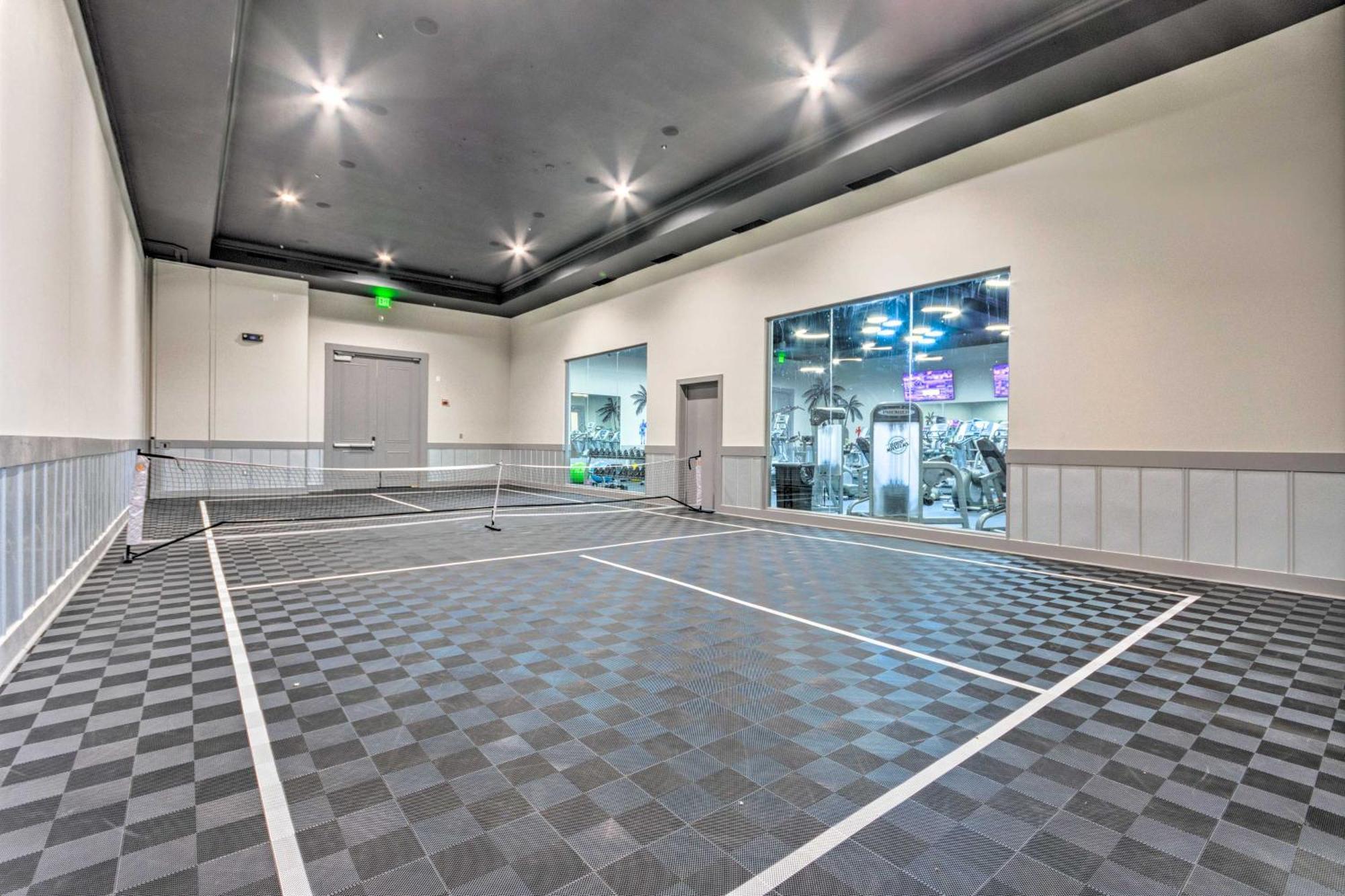Apartment Walk To Beaches In Destin! *