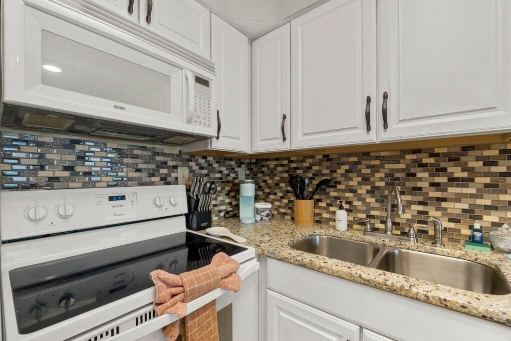 Snowbird Rate! Heated Pool, Steps To Private Destin