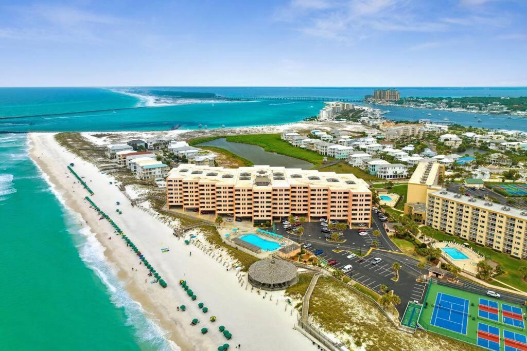 Snowbird Rate! Heated Pool, Steps To Private Destin