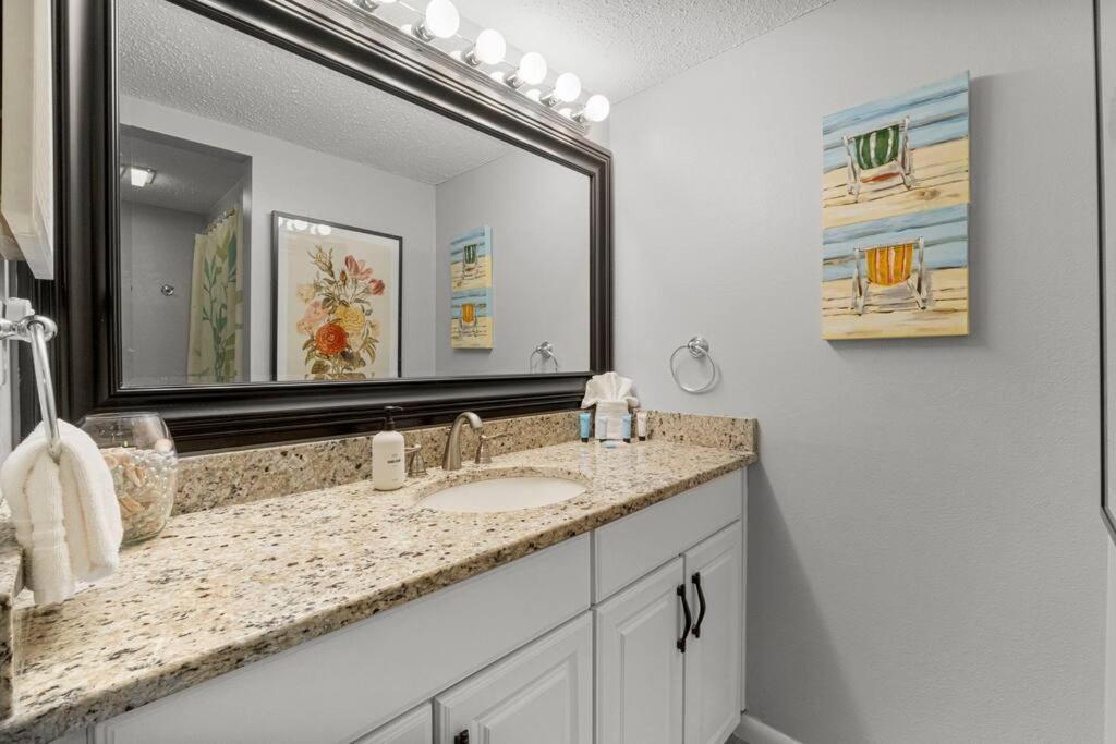 Snowbird Rate! Heated Pool, Steps To Private