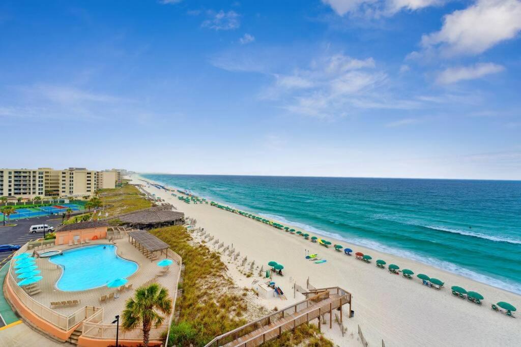 Snowbird Rate! Heated Pool, Steps To Private Holiday home