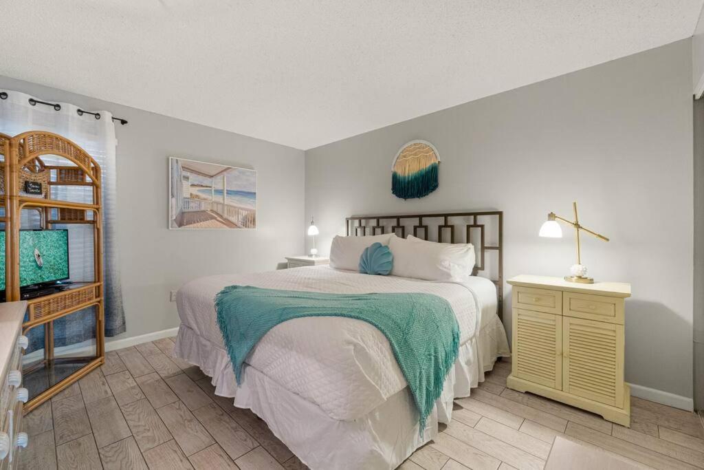Holiday home Snowbird Rate! Heated Pool, Steps To Private *