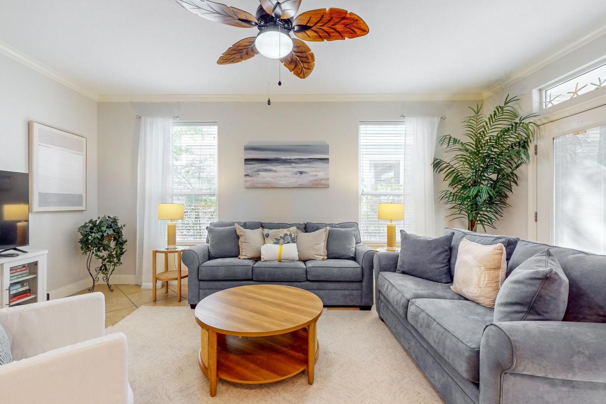 Villages Of Crystal Beach: Kono Destin