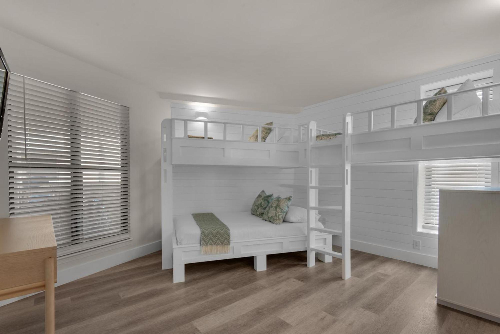 Holiday home Beachside One - Unit 4067 *