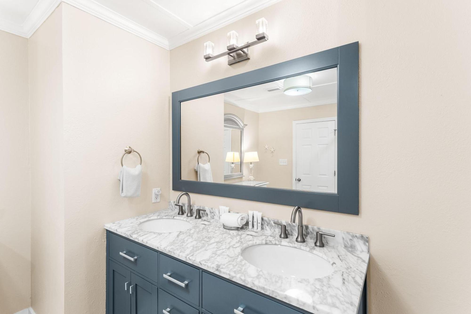 Quiet Surf Ii #1-on Gulf-townhome * Destin