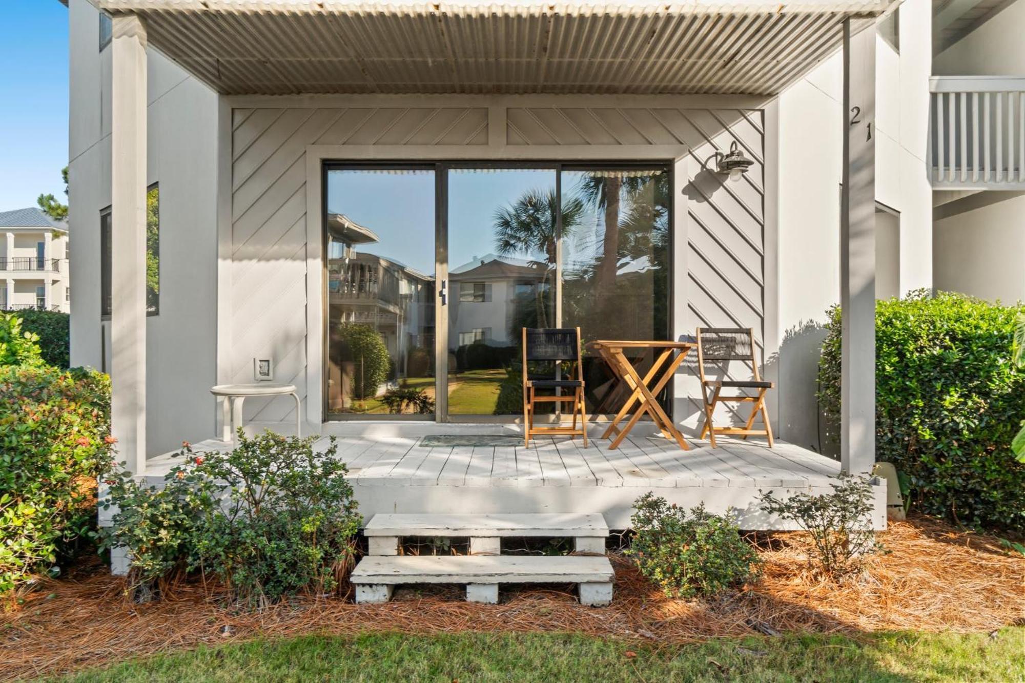 Outdoor Pool Private Patio Pet Friendly