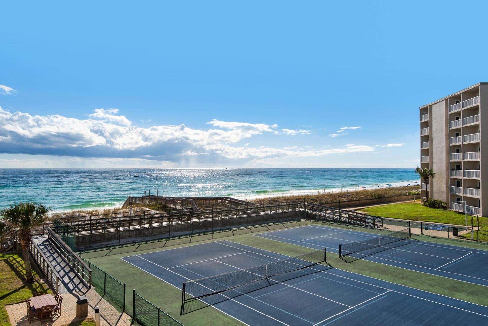Surf And Racquet Club 319