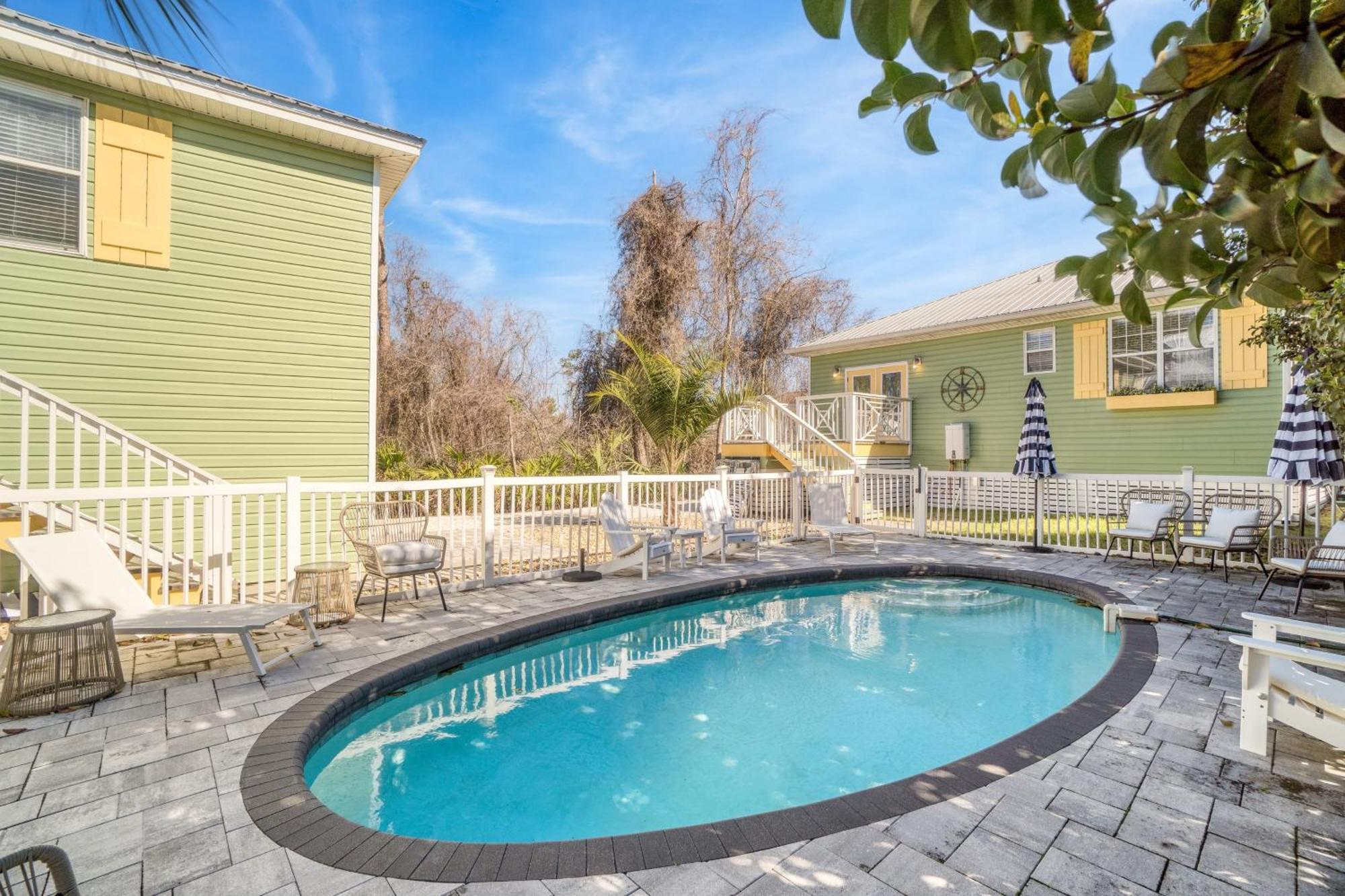 Halo By Avantstay Walk To Private Pool Holiday home Destin