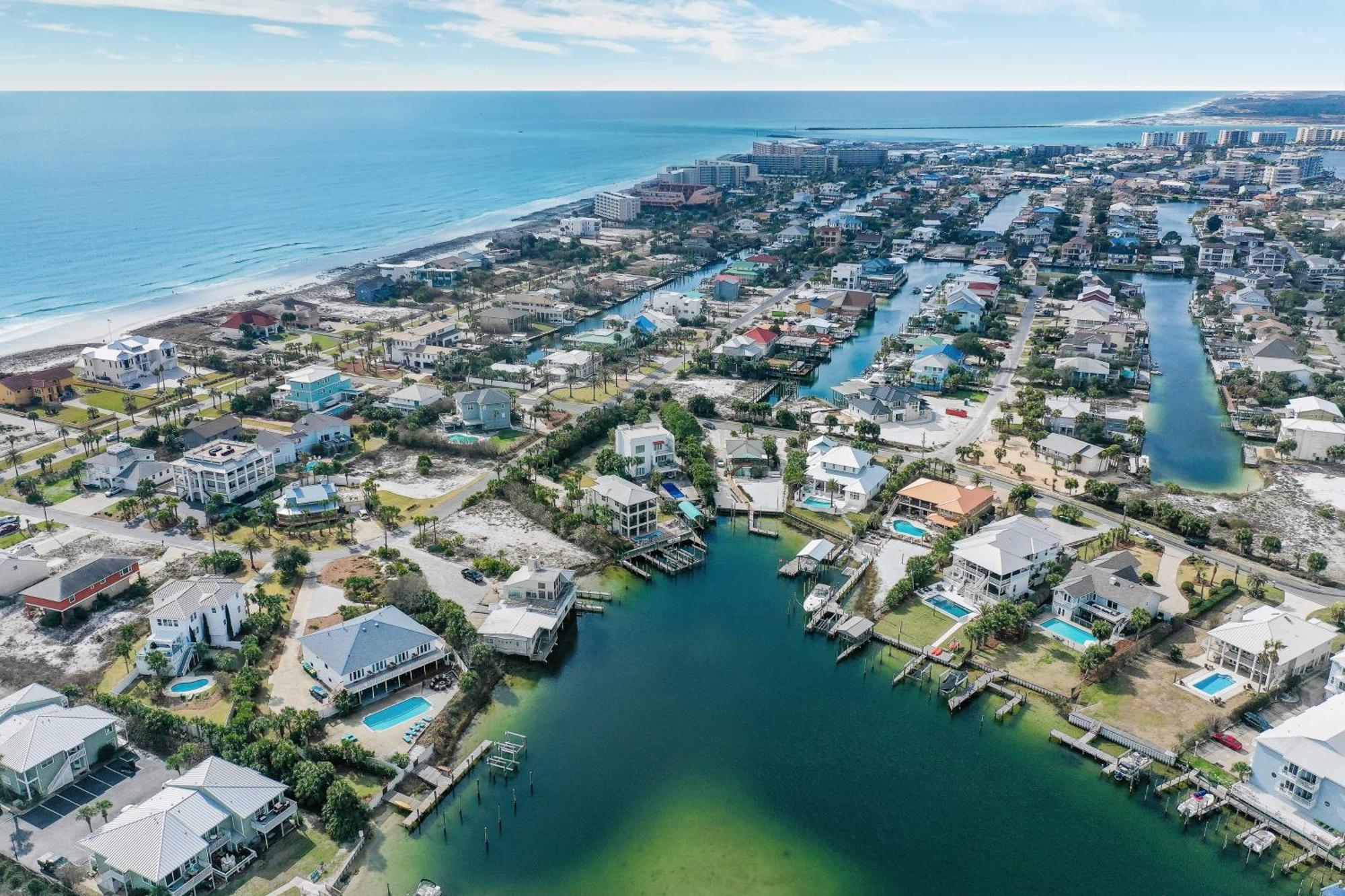 Holiday home Harborside By Avantstay Expansive Retreat *