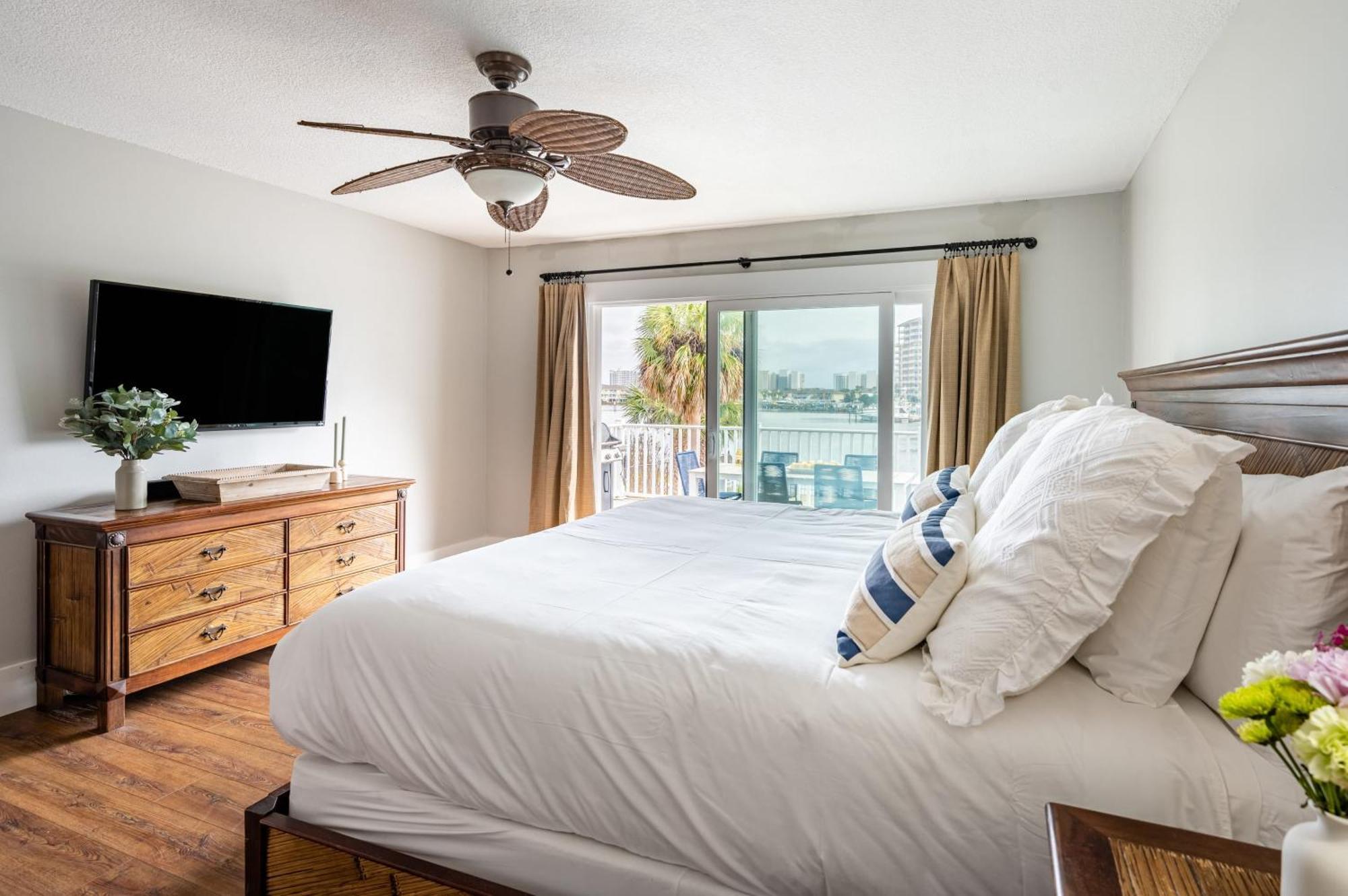 Holiday home Harborside By Avantstay Expansive Retreat *