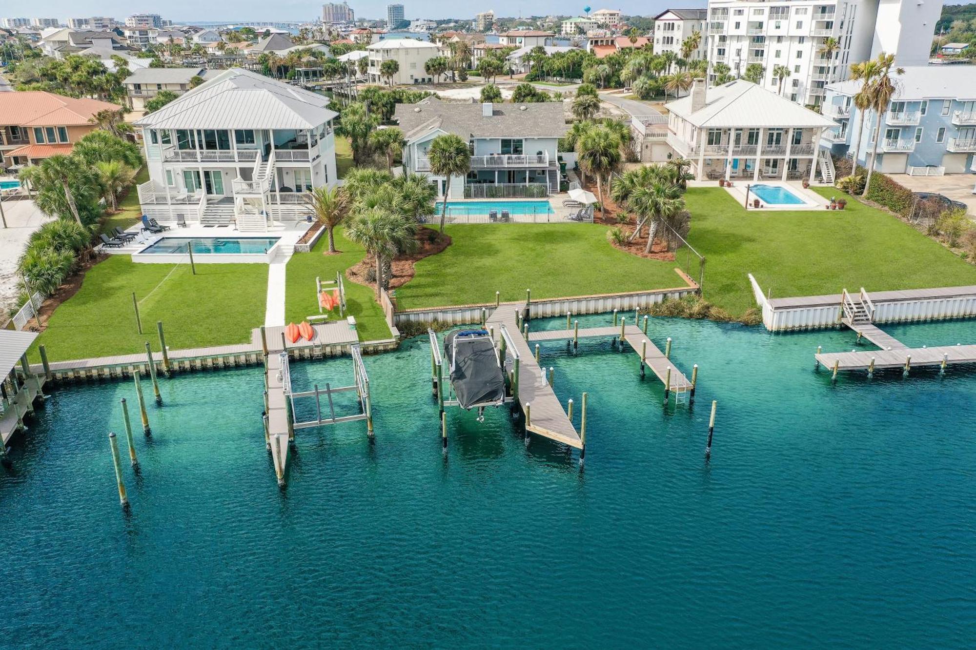 Holiday home Harborside By Avantstay Expansive Retreat