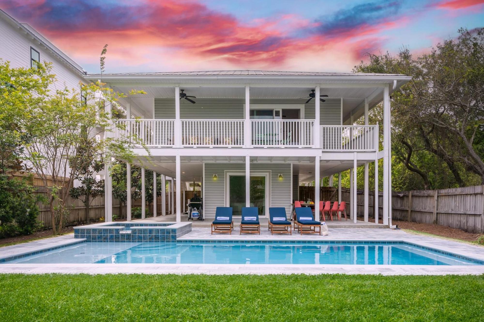 Holiday home Dolphin Days By Avantstay Pool 0.2mi To