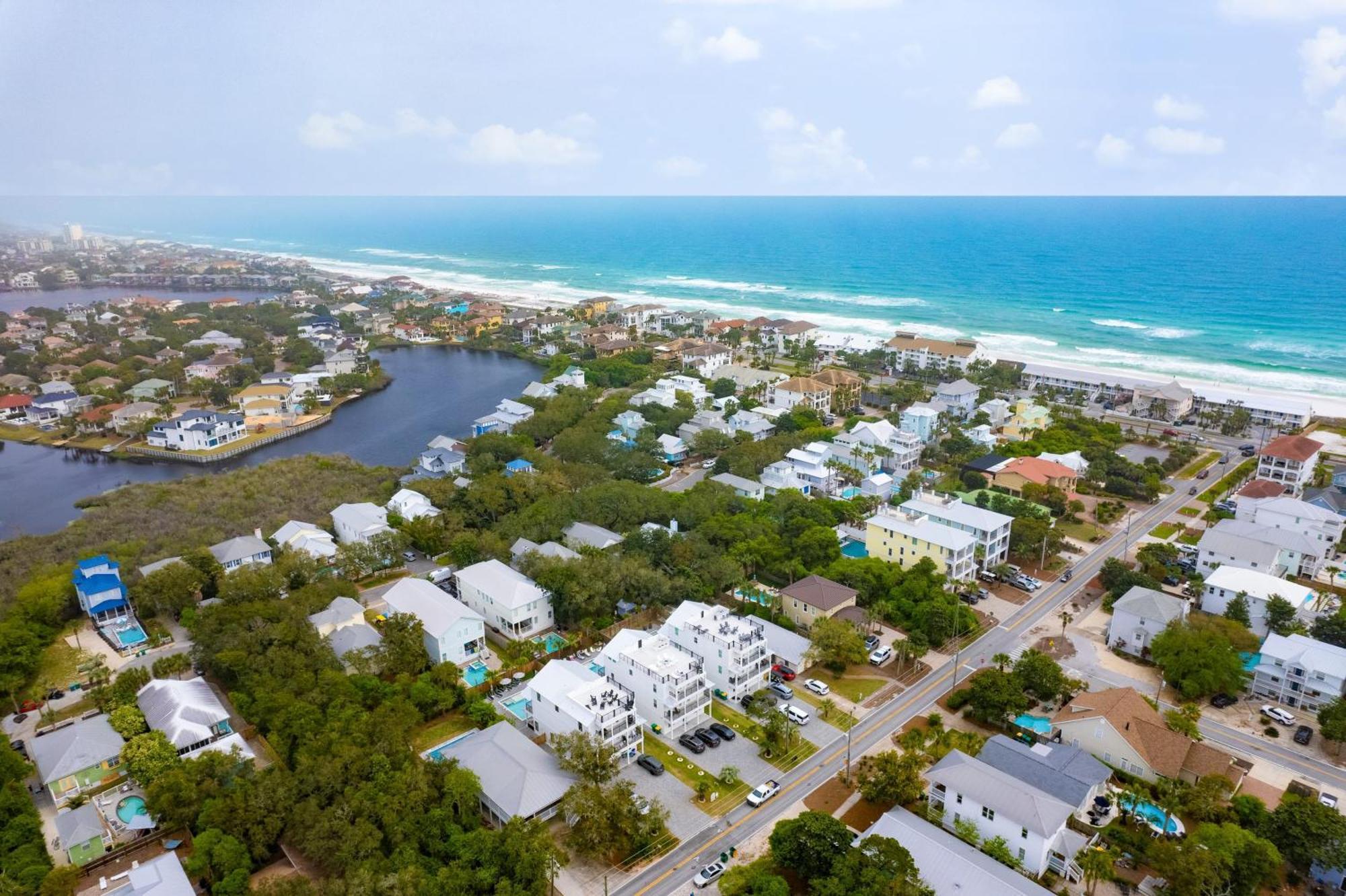 Dolphin Days By Avantstay Pool 0.2mi To *