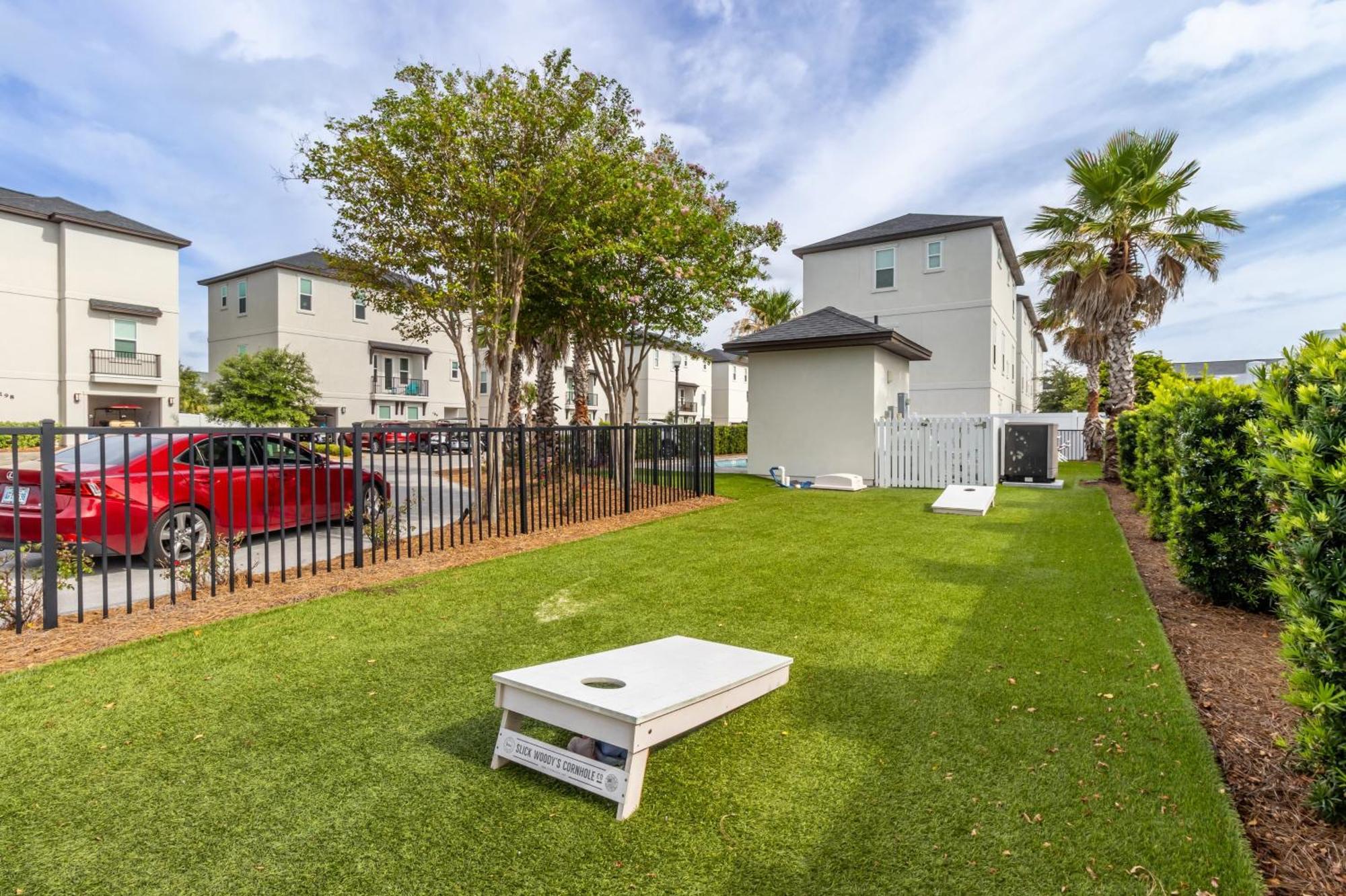 Holiday home Sungazer Chateau By Avantstay Short Walk To The Pool Access Destin