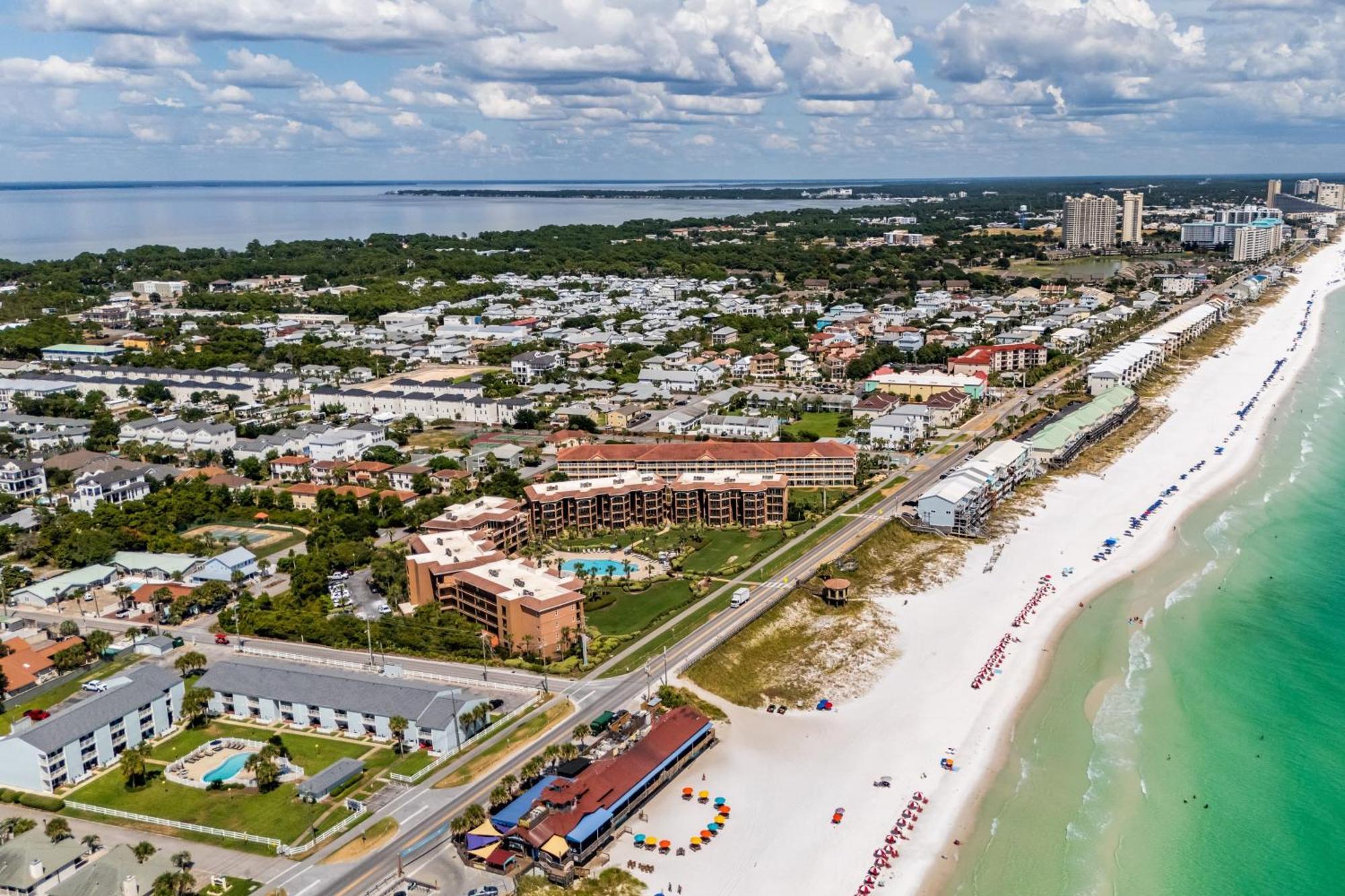 Sungazer Chateau By Avantstay Short Walk To The Pool Access Holiday home Destin