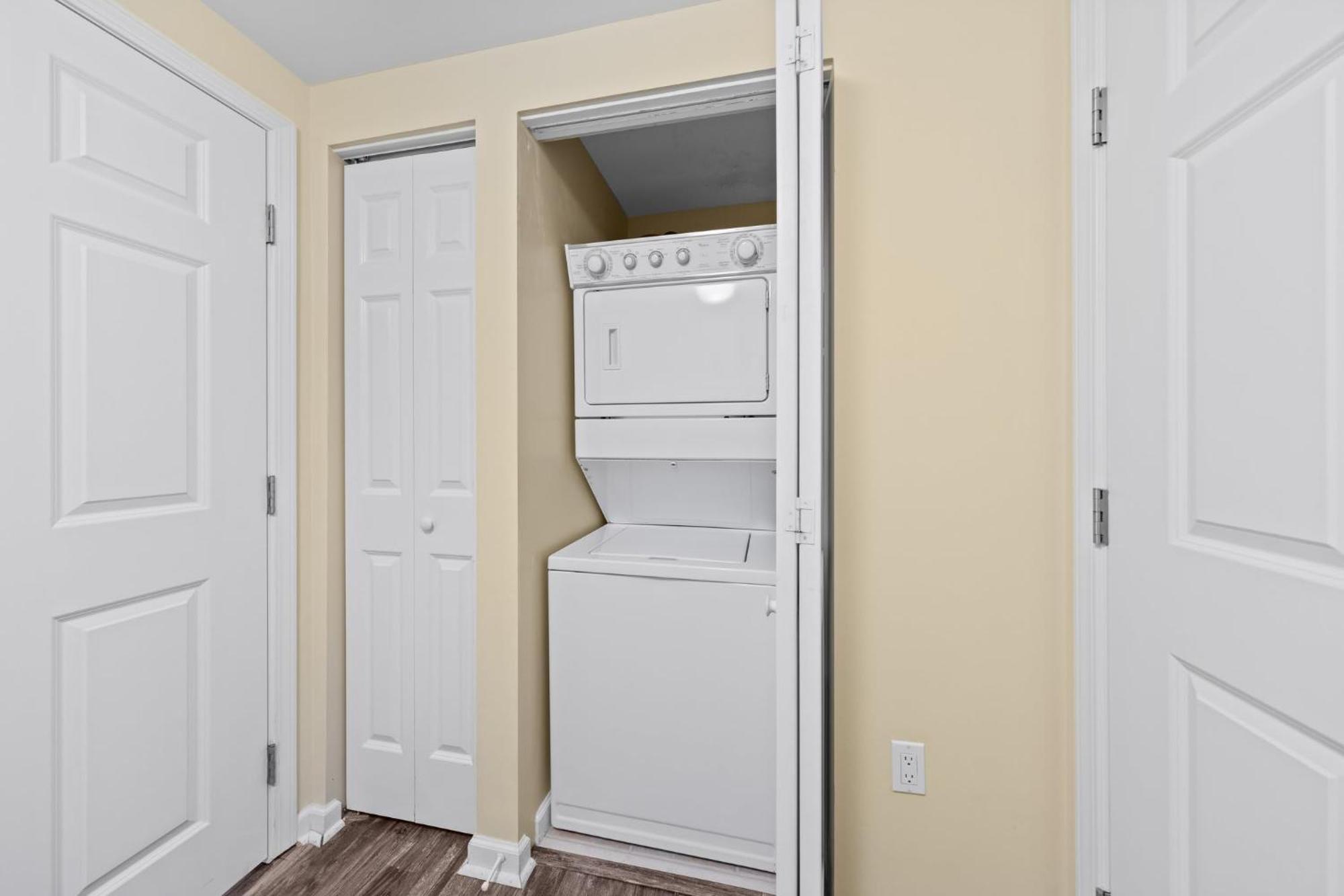 5 Star 11th Fl Stunning Sunrise 2br 2ba King Suite,pools ,shuttle Or Walk To Destin