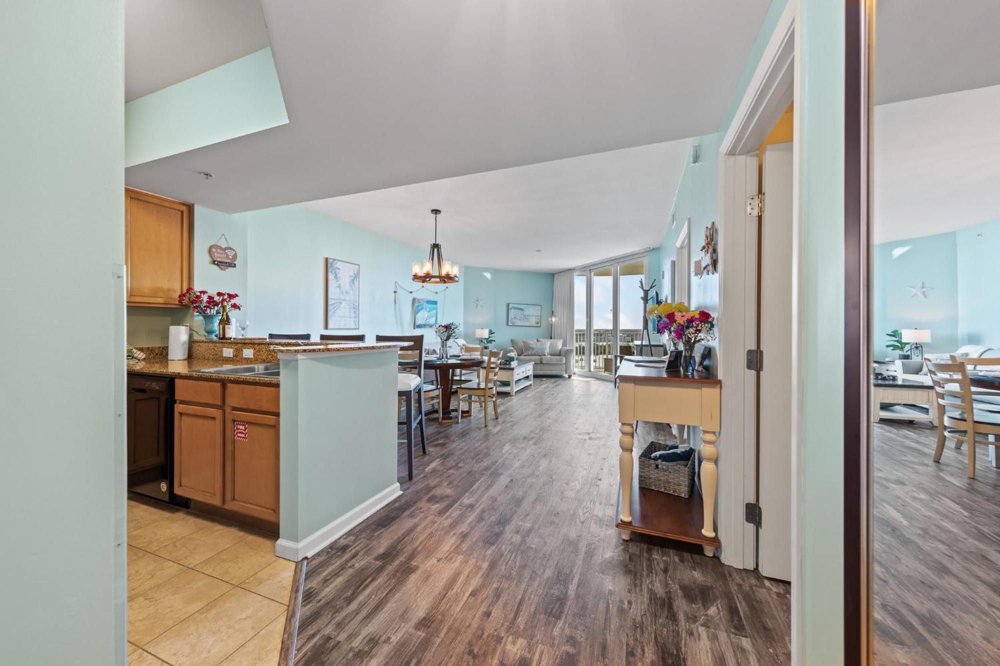 5 Star 11th Fl Stunning Sunrise 2br 2ba King Suite,pools ,shuttle Or Walk To