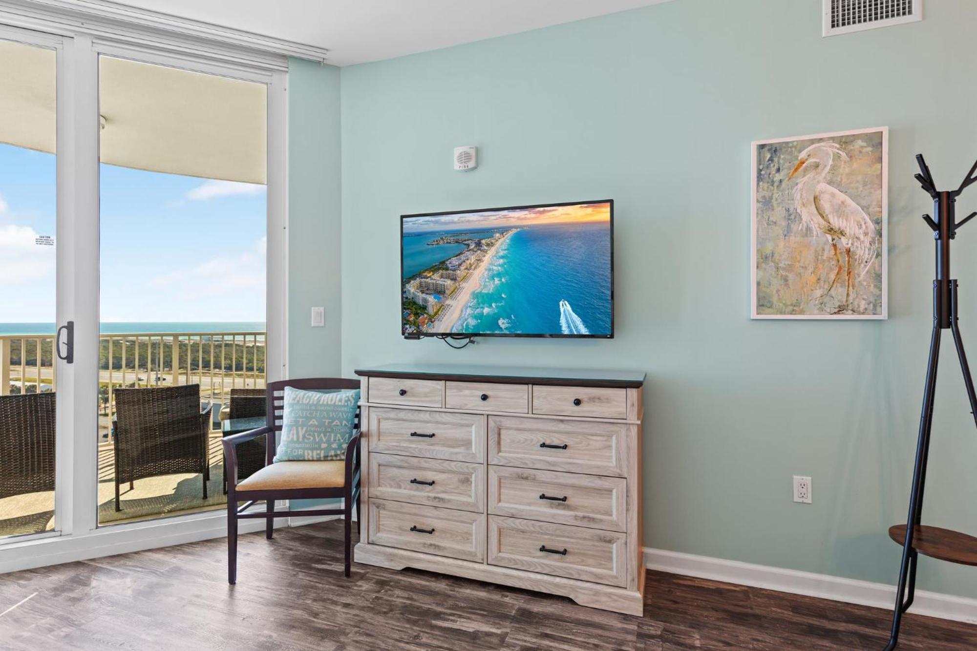 5 Star 11th Fl Stunning Sunrise 2br 2ba King Suite,pools ,shuttle Or Walk To Holiday home Destin