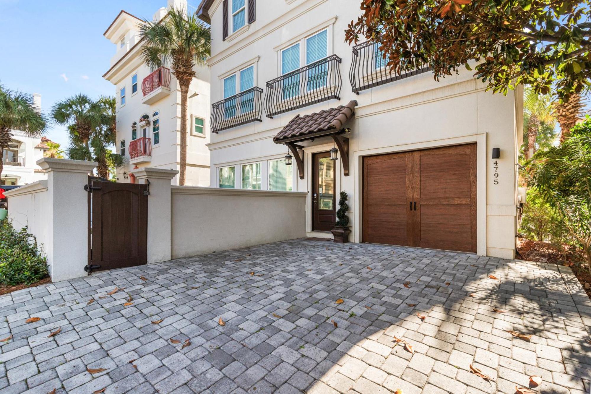 Pool - Gated Community - Private Community Holiday home Destin