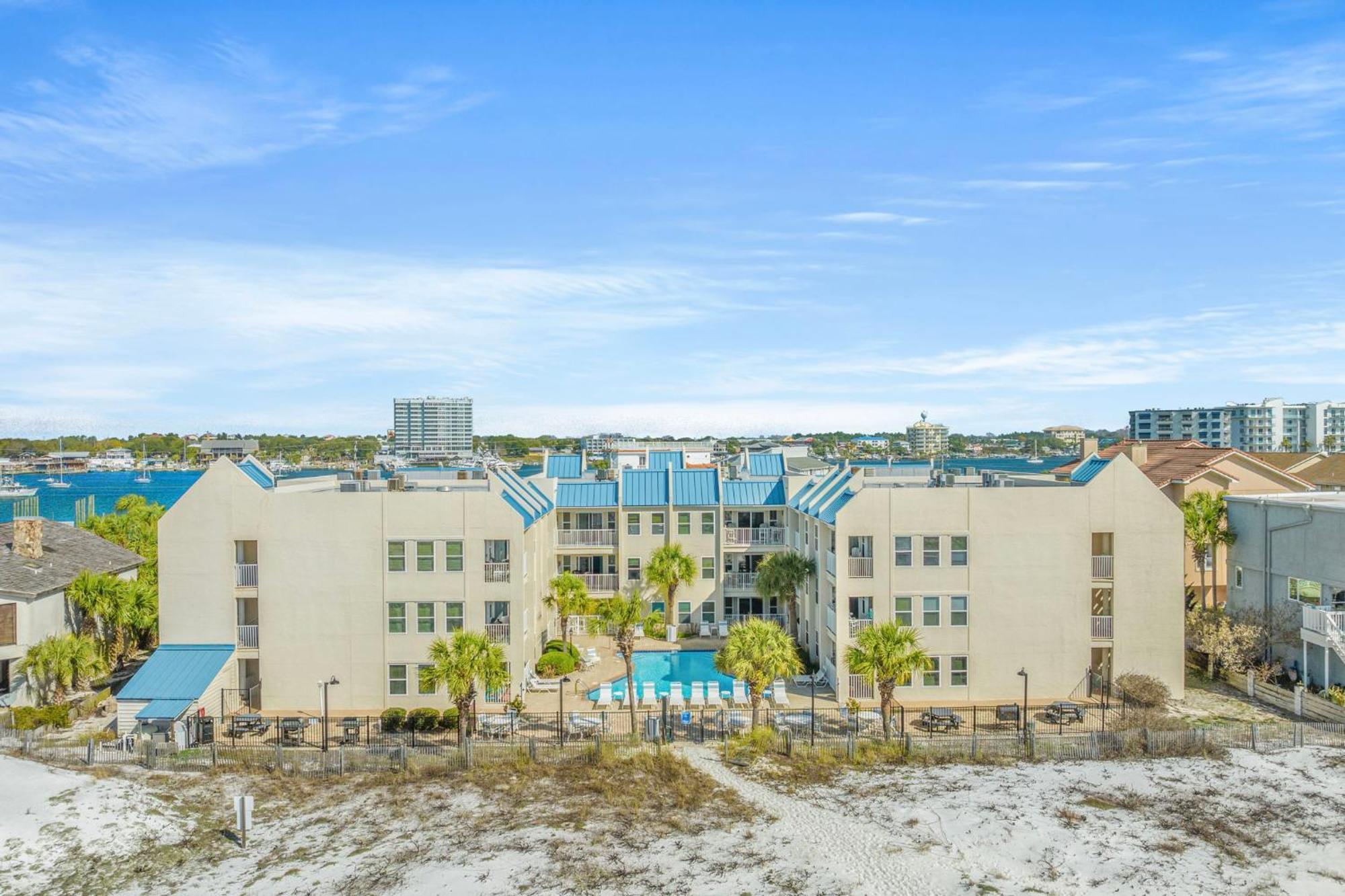 Apartment 102 Poolside Destin