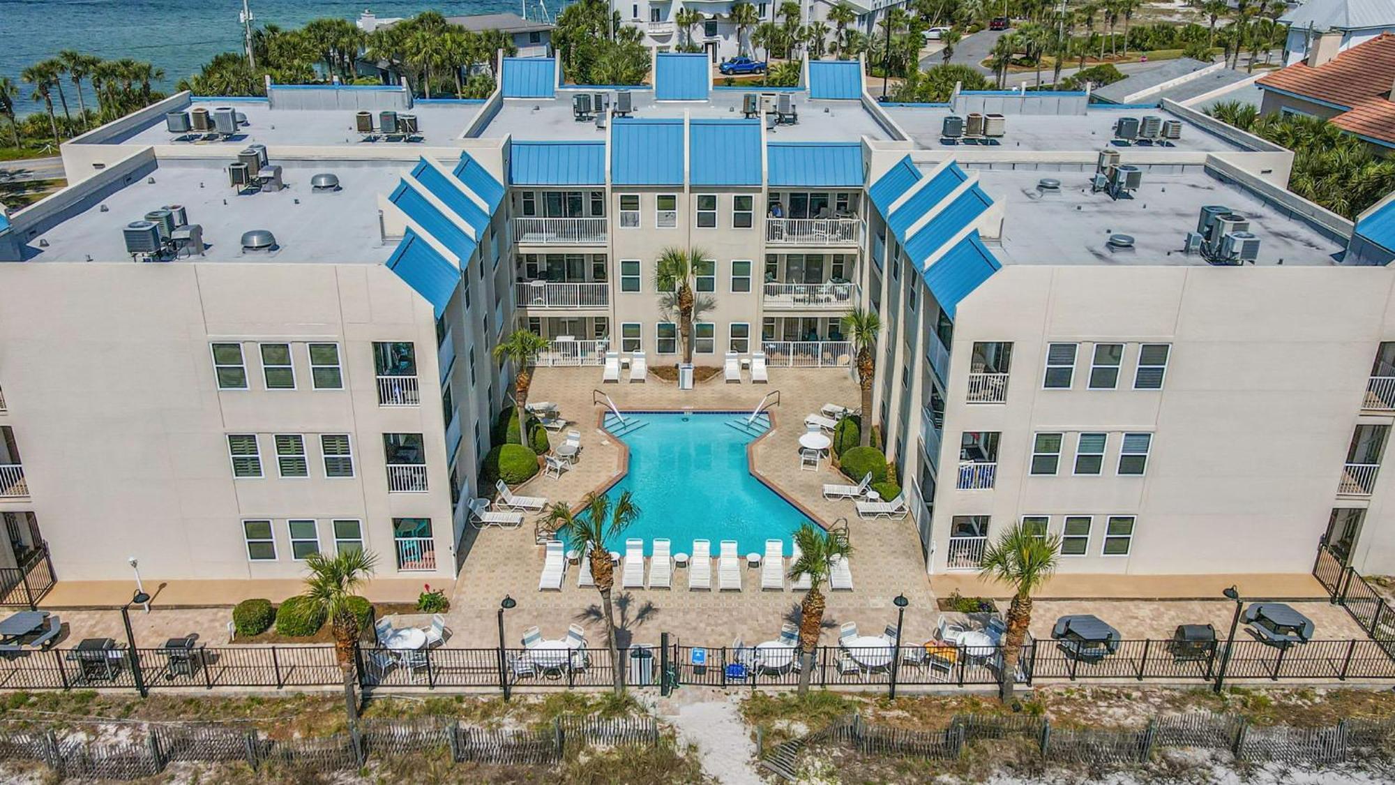 Apartment 102 Poolside Destin