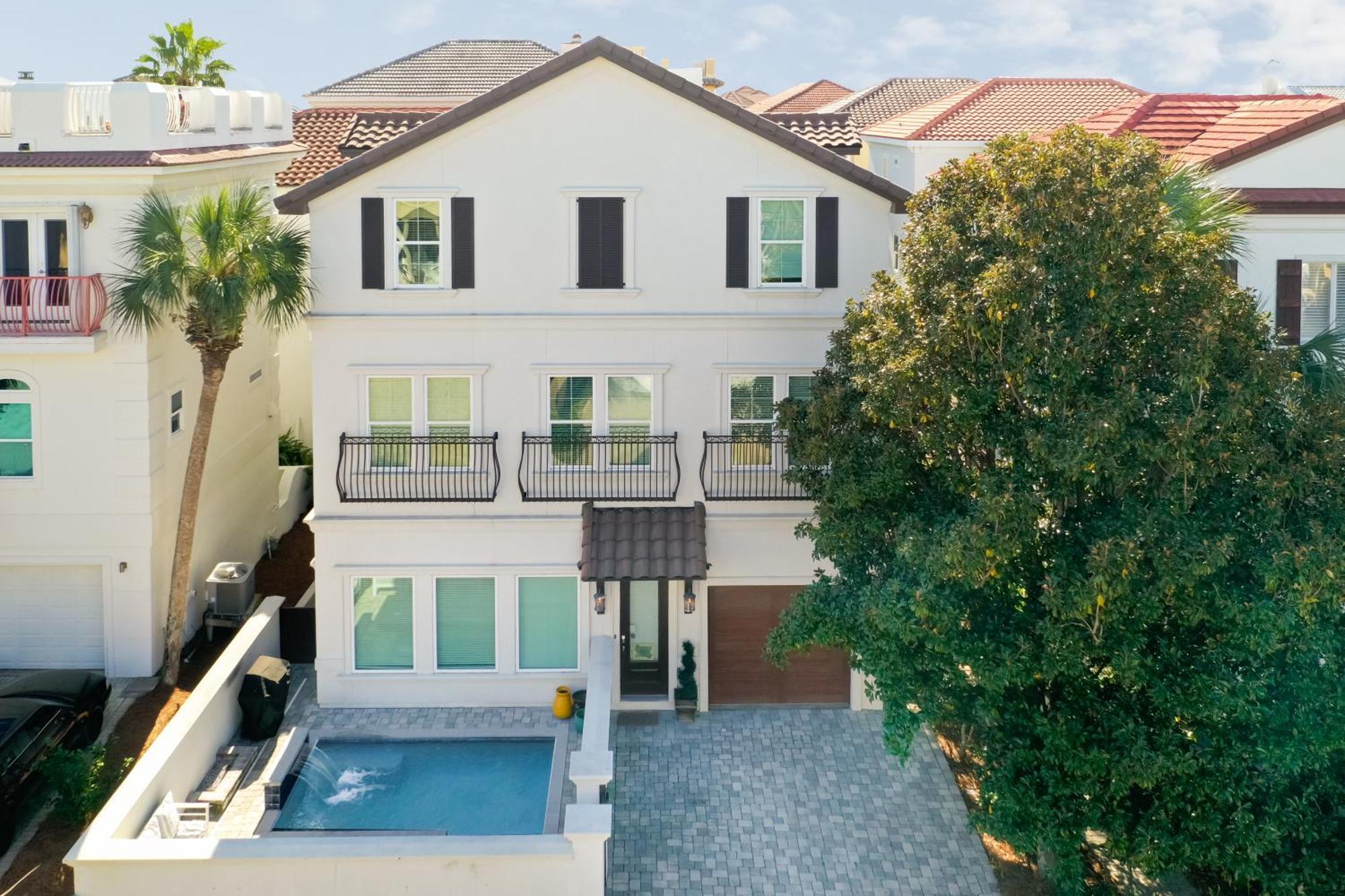 Pool - Gated Community - Private Community Holiday home *