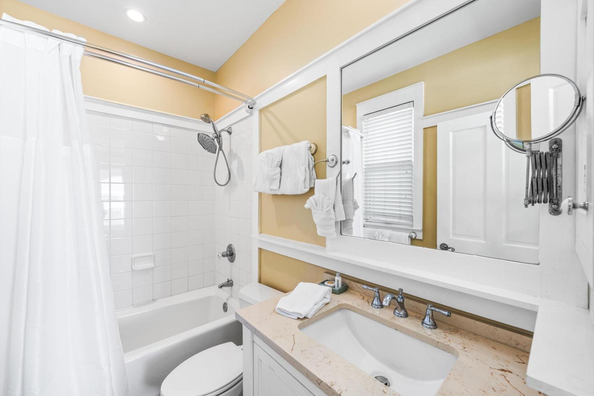 Sea La Vie- On The Beach- 2 Pools- Elevator Holiday home *