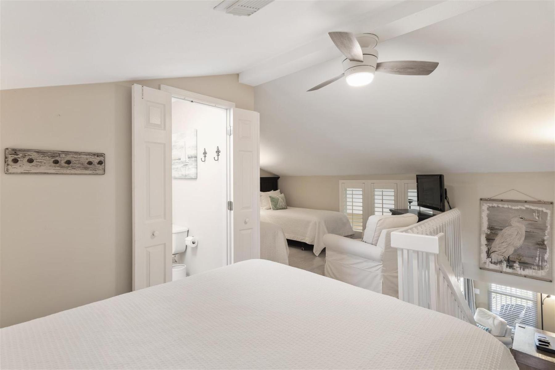 8 G Two Bedroom Apartment *