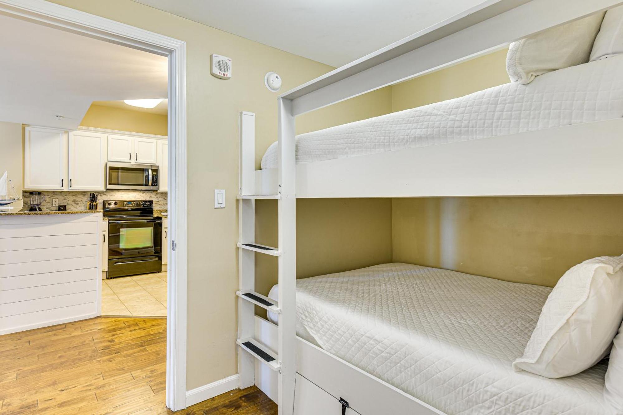 Apartment Walk To Beaches In Destin! Destin