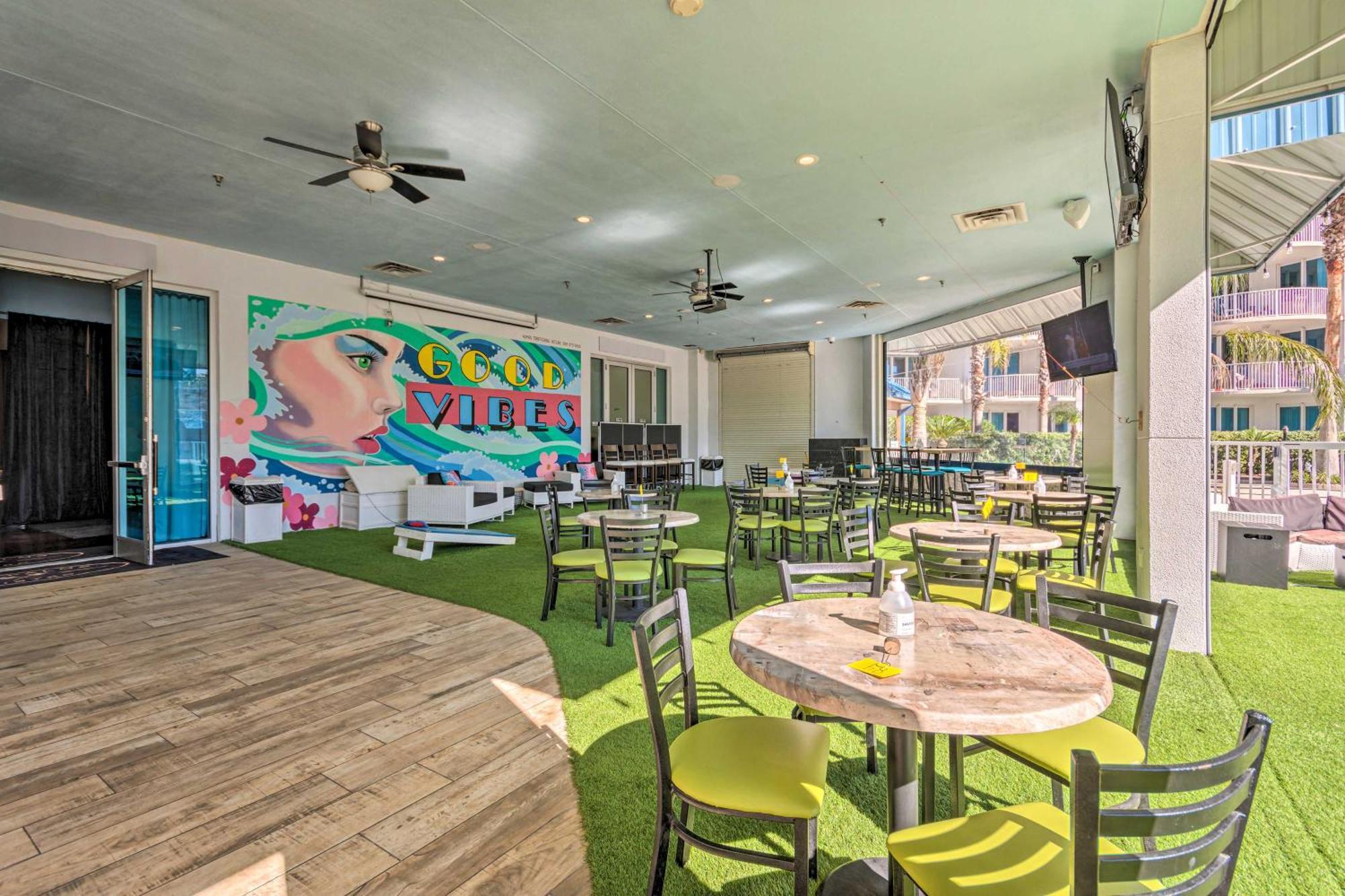 Apartment Walk To Beaches In Destin! *