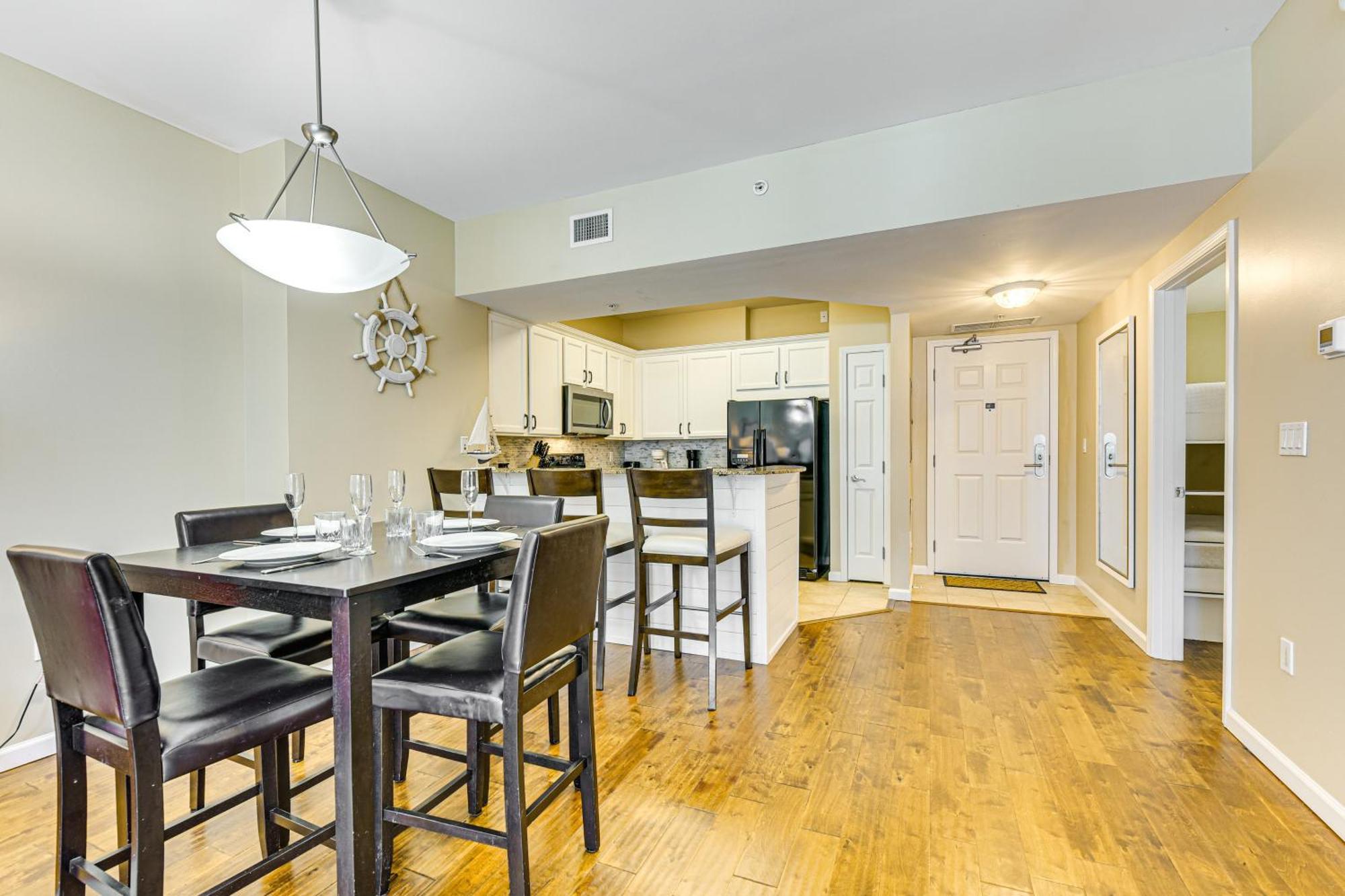 Apartment Walk To Beaches In Destin! *