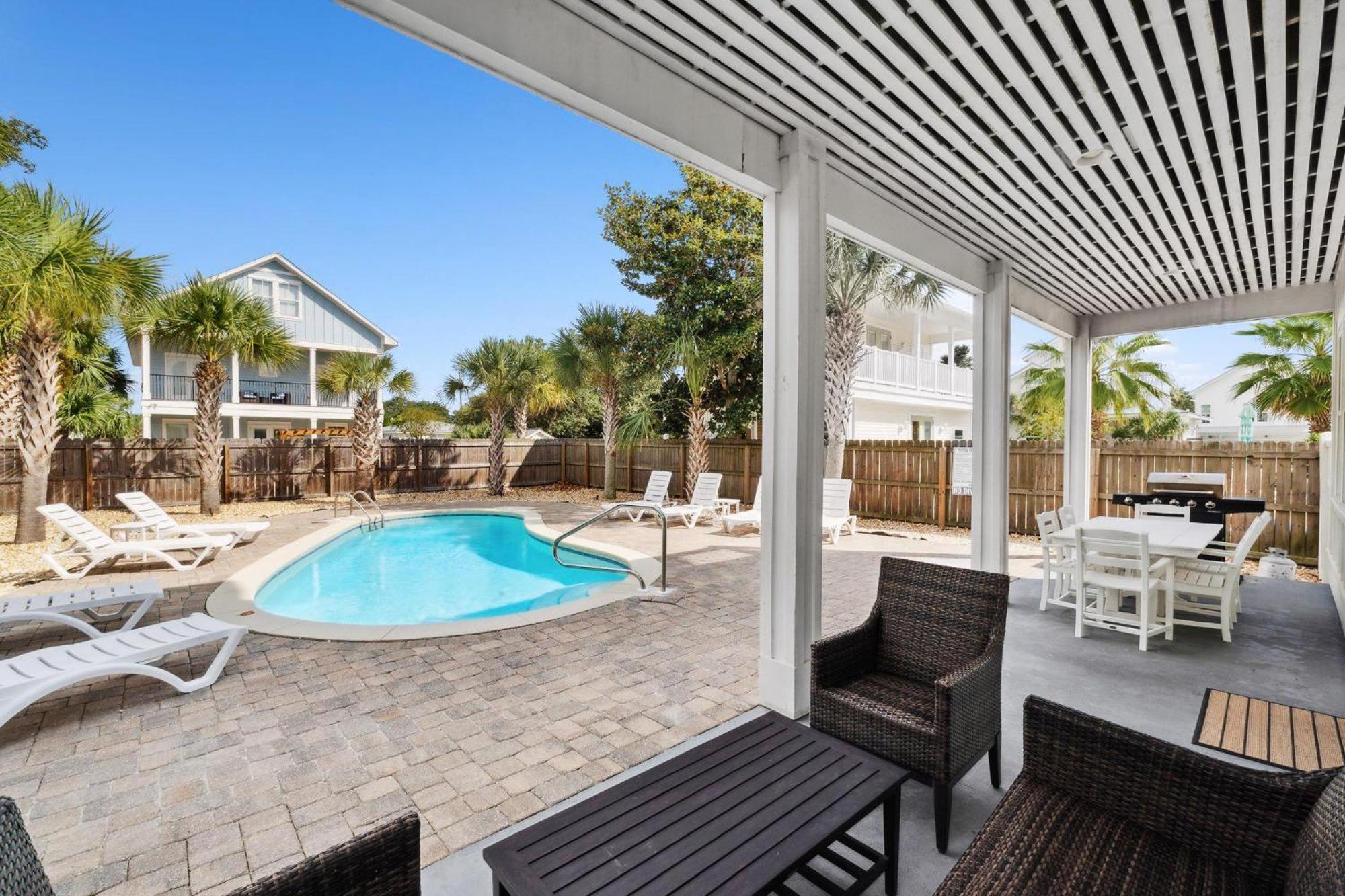 Crystal Gem With Pool And Chair Setup *