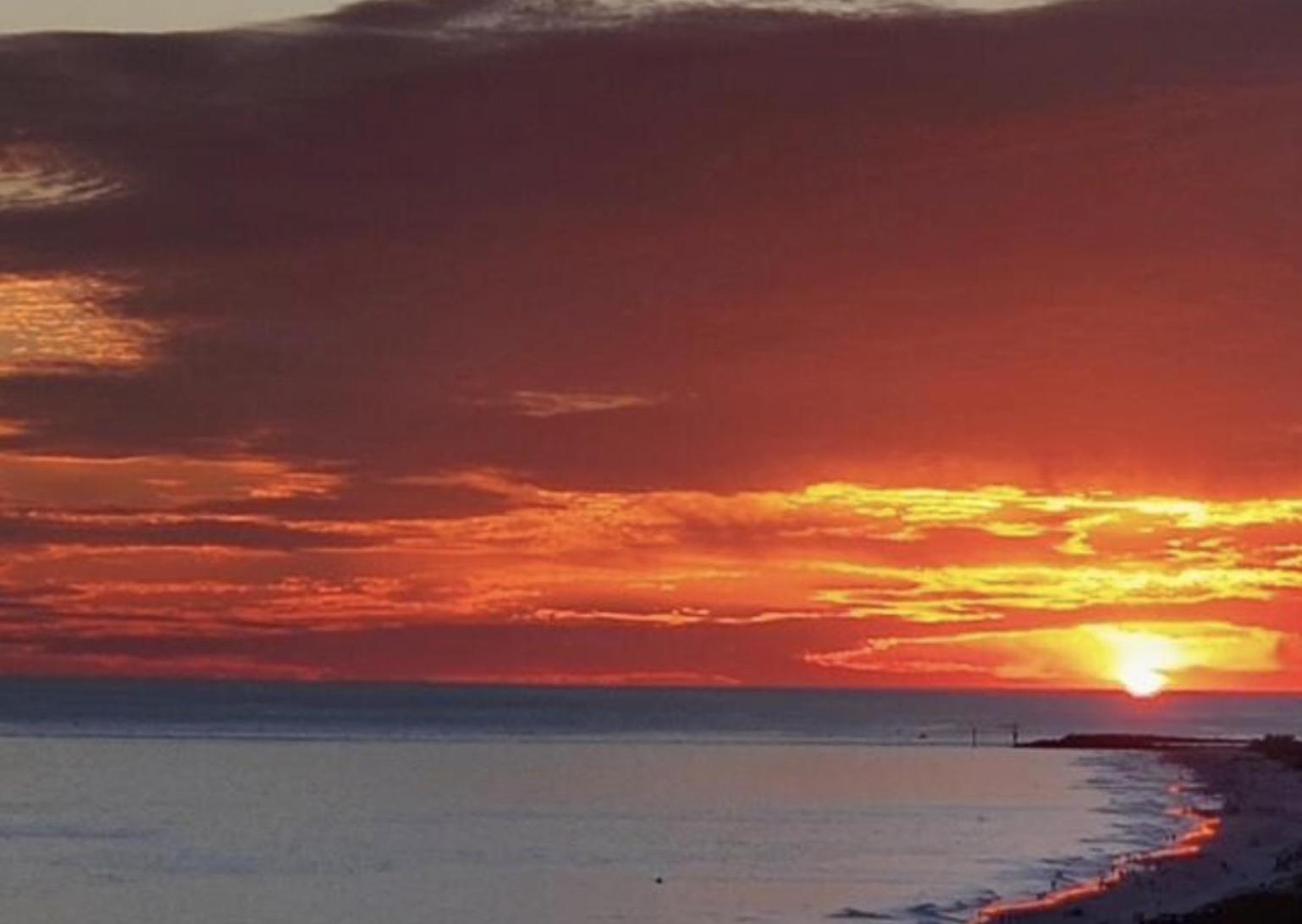 Holiday home Available For Season! Amazing Gulf-front At Emerald Towers