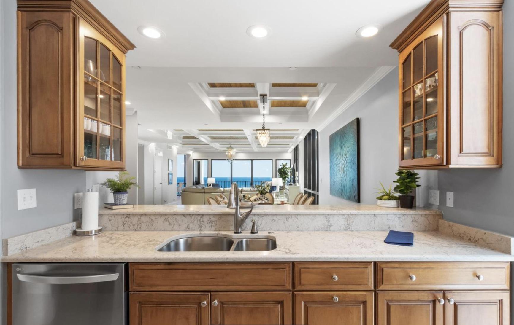Available For Season! Amazing Gulf-front At Emerald Towers Holiday home