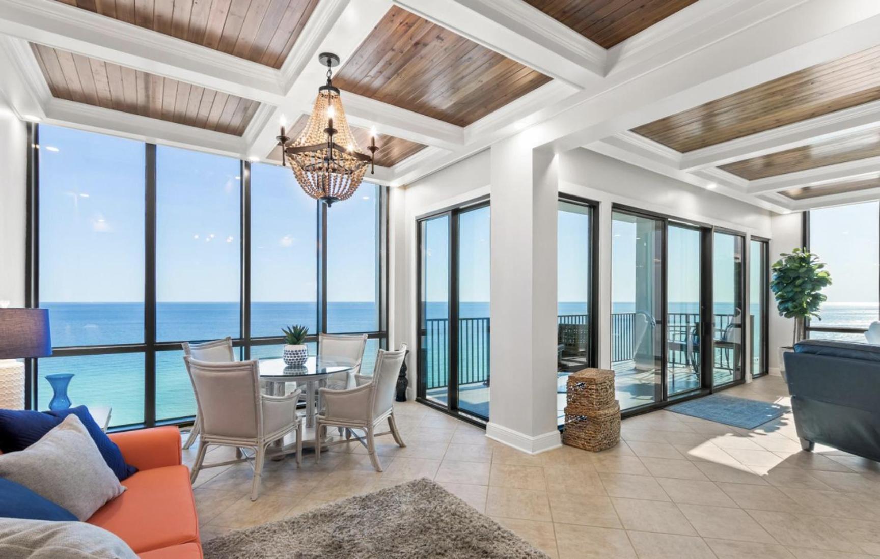 Available For Season! Amazing Gulf-front At Emerald Towers Holiday home Destin