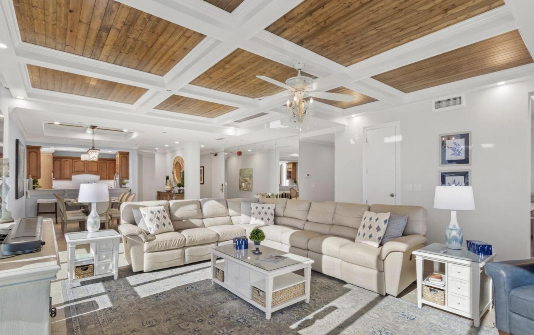 Holiday home Available For Season! Amazing Gulf-front At Emerald Towers *