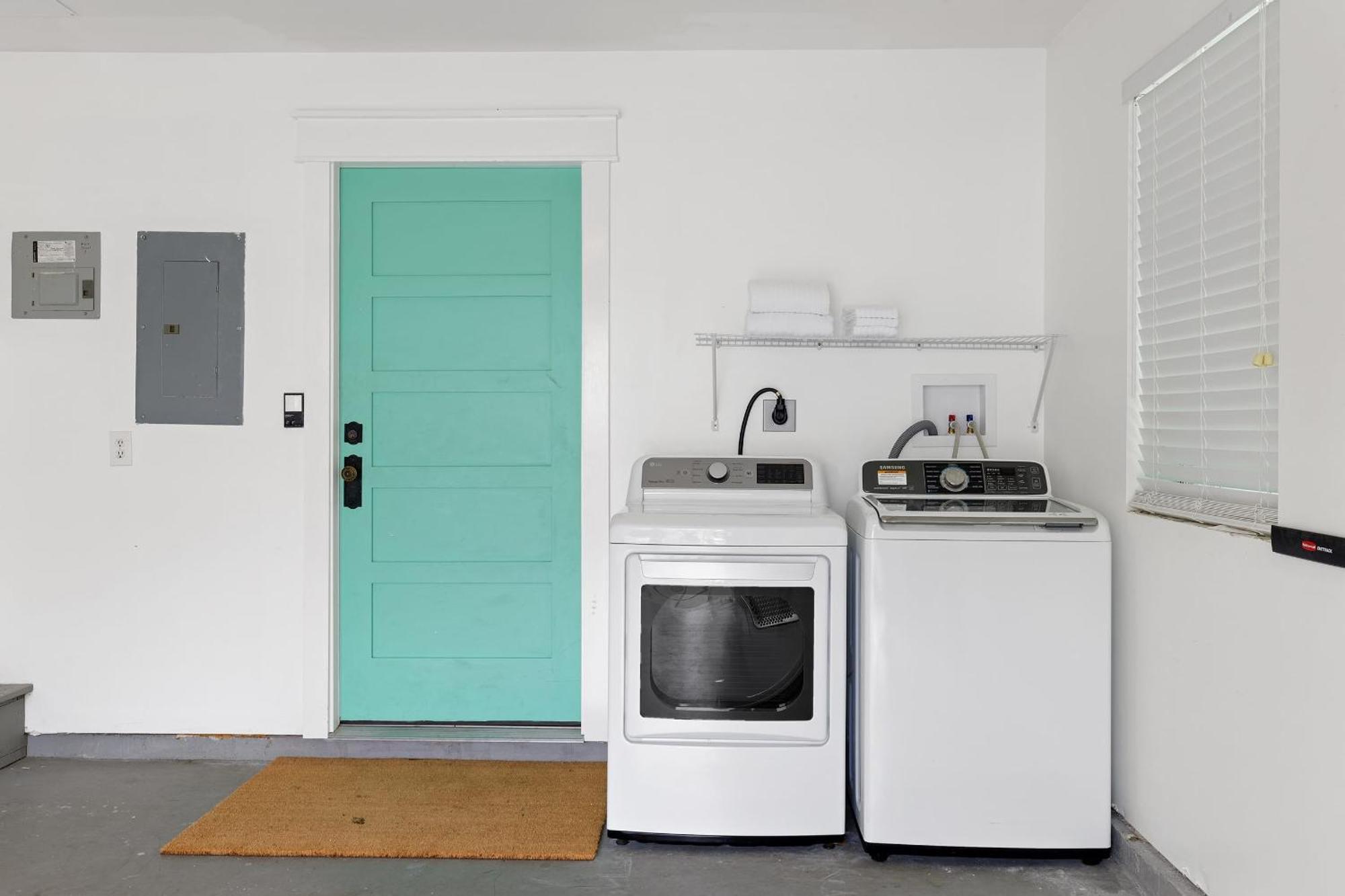 Woodward Way Luxe Near W Pool Hot Tub Stocked Kitchen Holiday home Destin