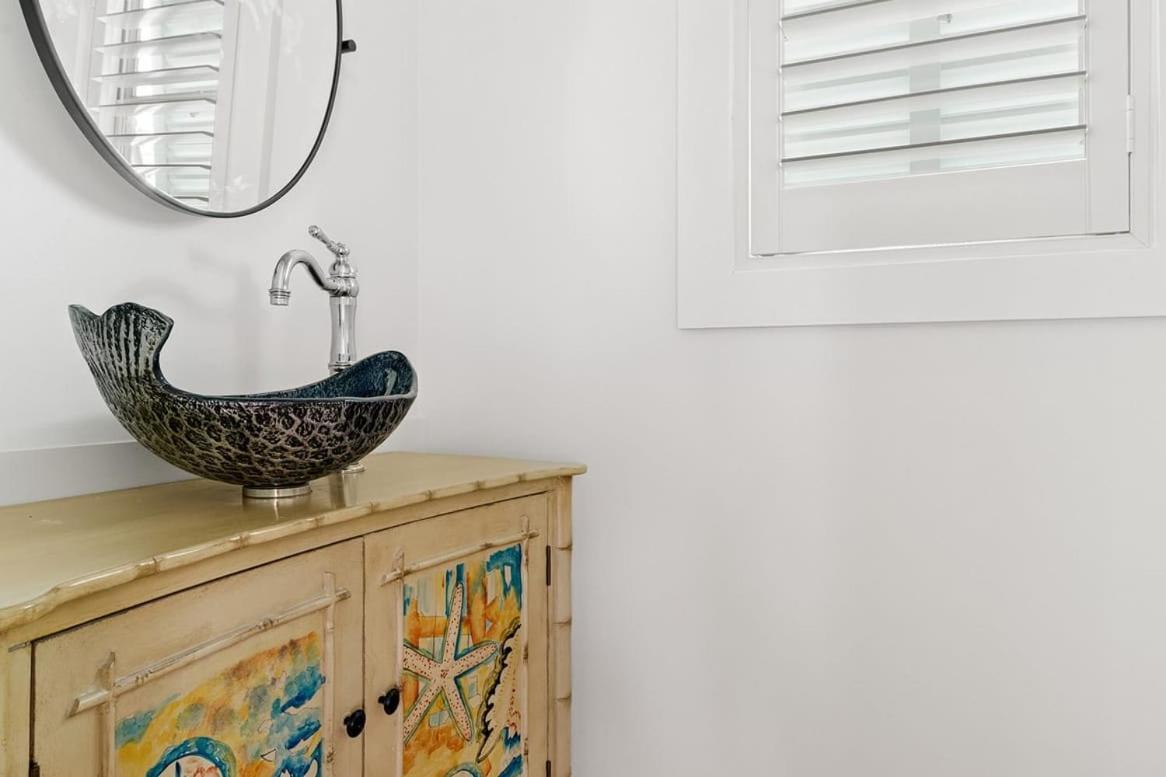 Holiday home Woodward Way Luxe Near W Pool Hot Tub Stocked Kitchen *