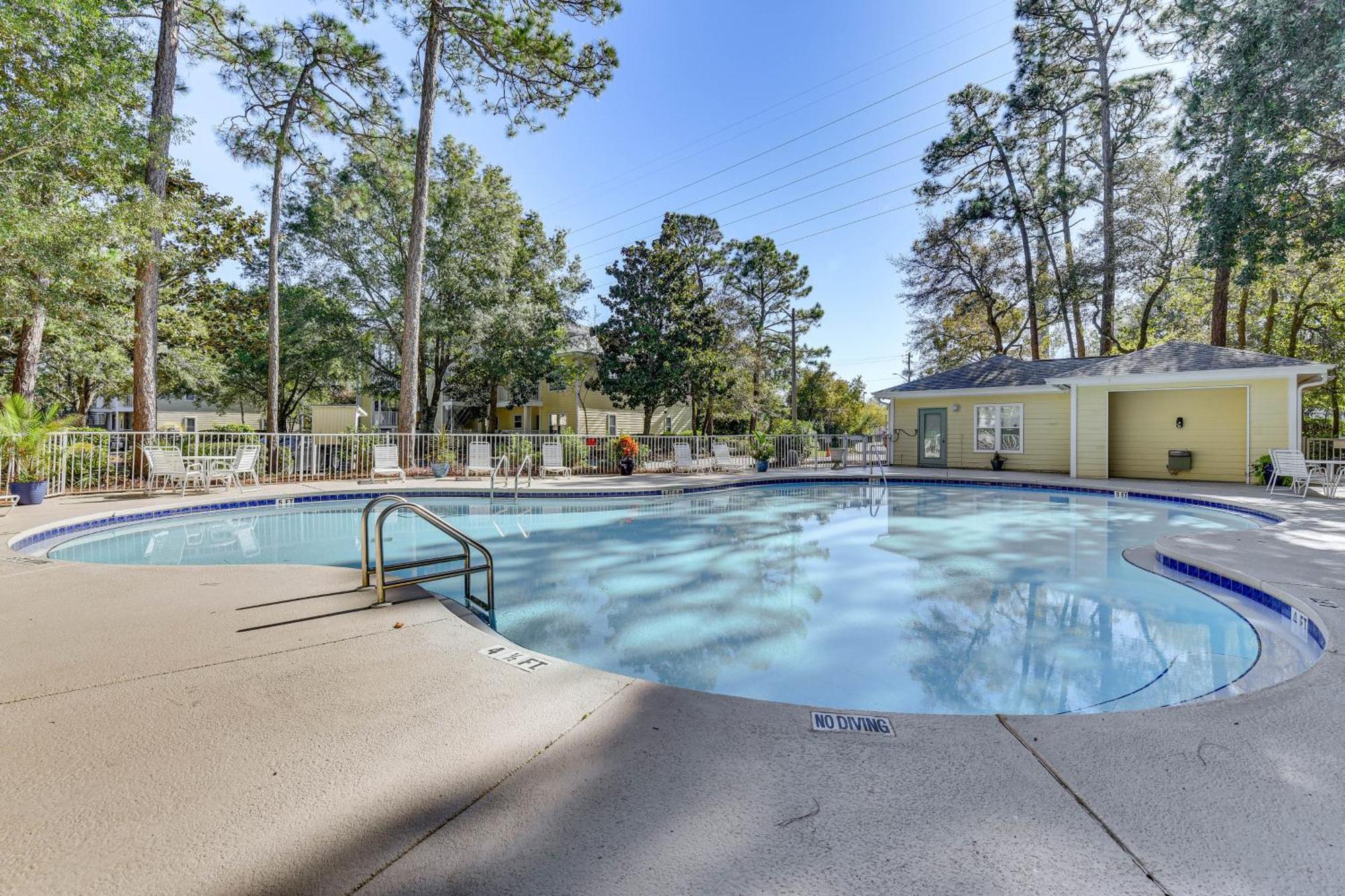 Community Outdoor Pool Miramar Condo! *