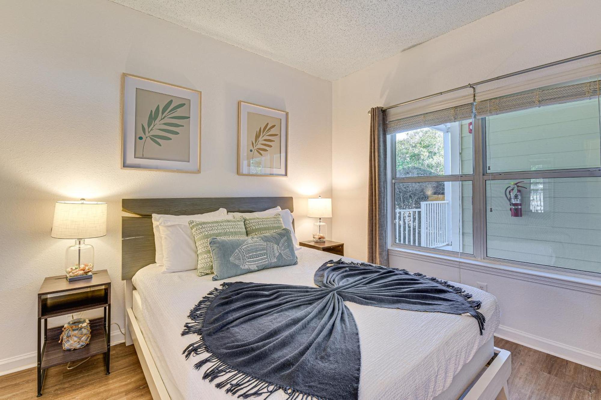 Community Outdoor Pool Miramar Condo! *