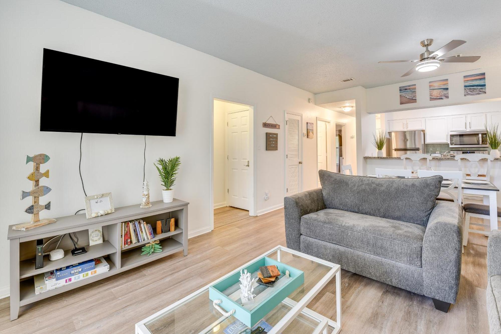 Community Outdoor Pool Miramar Condo! Apartment
