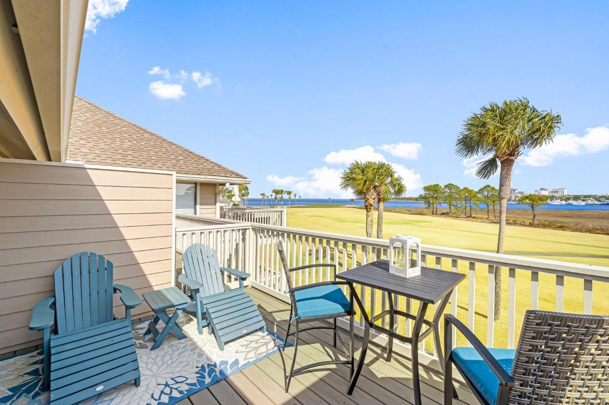 823 Harbour Point *