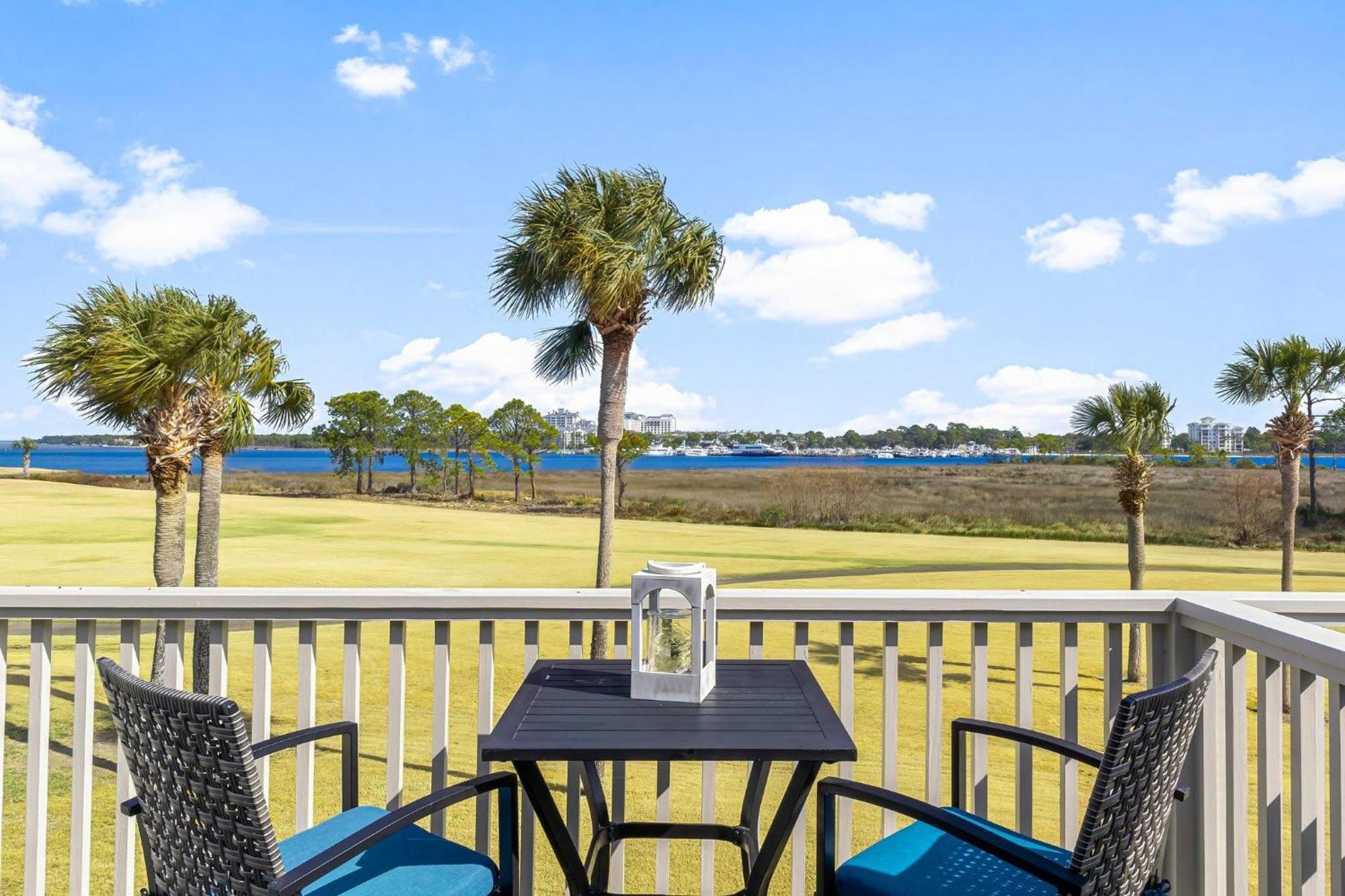 823 Harbour Point
