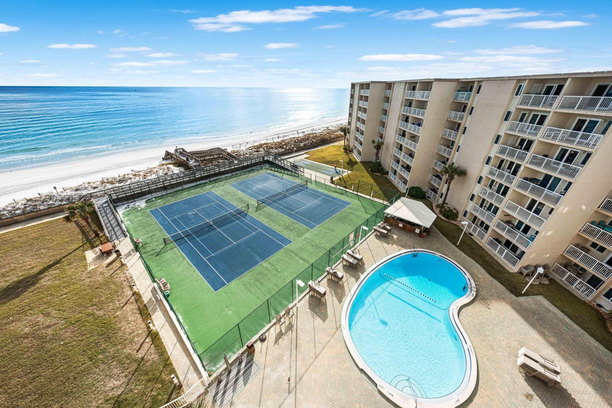Surf And Racquet Unit 717
